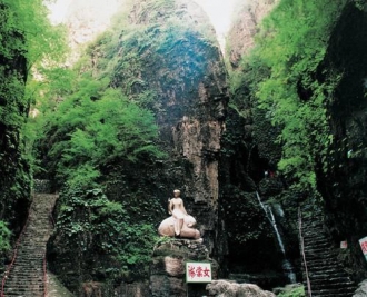 【坡地洞天】百里峡、仙西山水洞寨、玻璃栈道、竹筏漂流纯玩三日